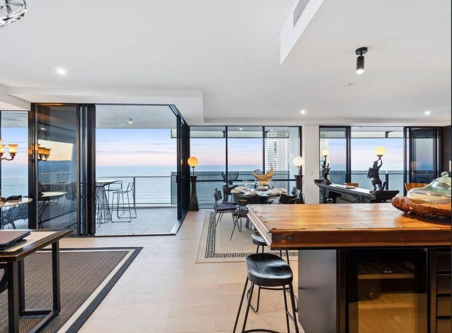 Exclusive Circle On Cavil Sub-Penthouse Luxury Apt - Hosted By Coastal Letting ゴールドコースト エクステリア 写真